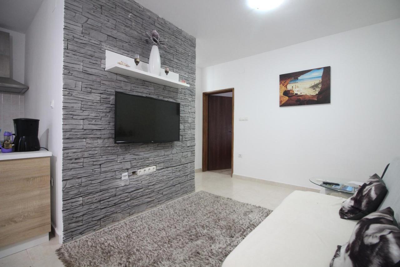 Apartments Adriana Bilice Bagian luar foto