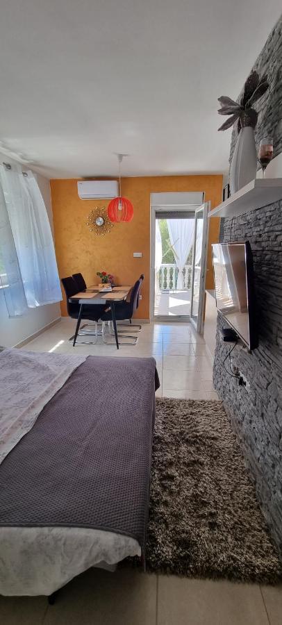 Apartments Adriana Bilice Bagian luar foto