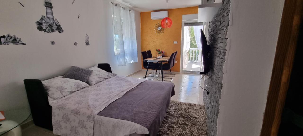 Apartments Adriana Bilice Bagian luar foto
